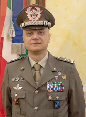 Foto ritratto del Gen. Luigi POSTIGLIONE Foto ritratto del Gen. Luigi POSTIGLIONE