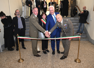 Dettaglio del pubblico che assiste alla cerimonia Dettaglio del pubblico che assiste alla cerimonia